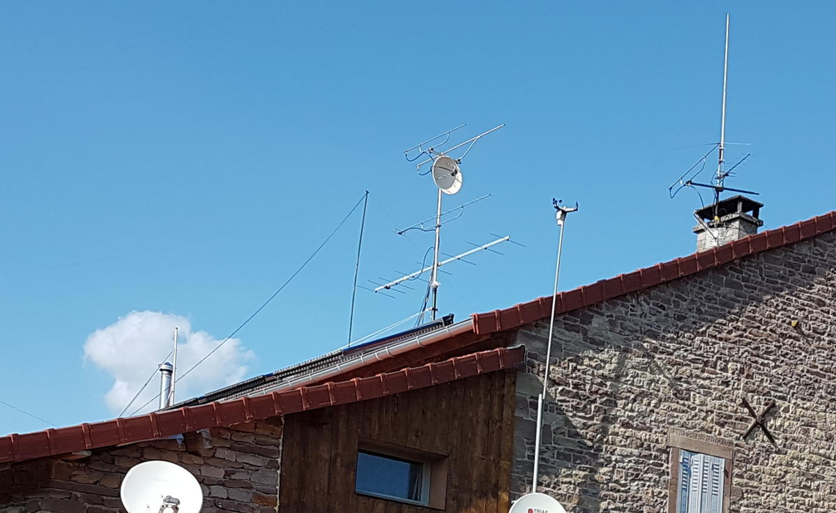 https://s3.amazonaws.com/files.qrz.com/g/f4vsg/F4VSG_antennes_22_09_2018.jpg